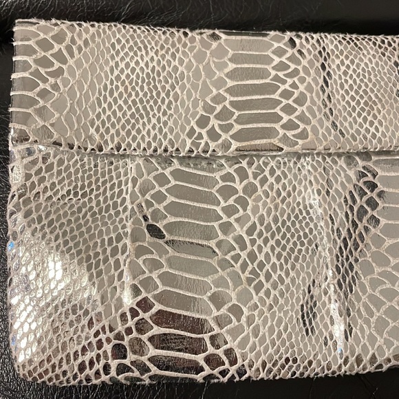 NWT Silver clutch bag soft Vegan shiny snake skin look snap closure 13”x6” NEW - Picture 7 of 7
